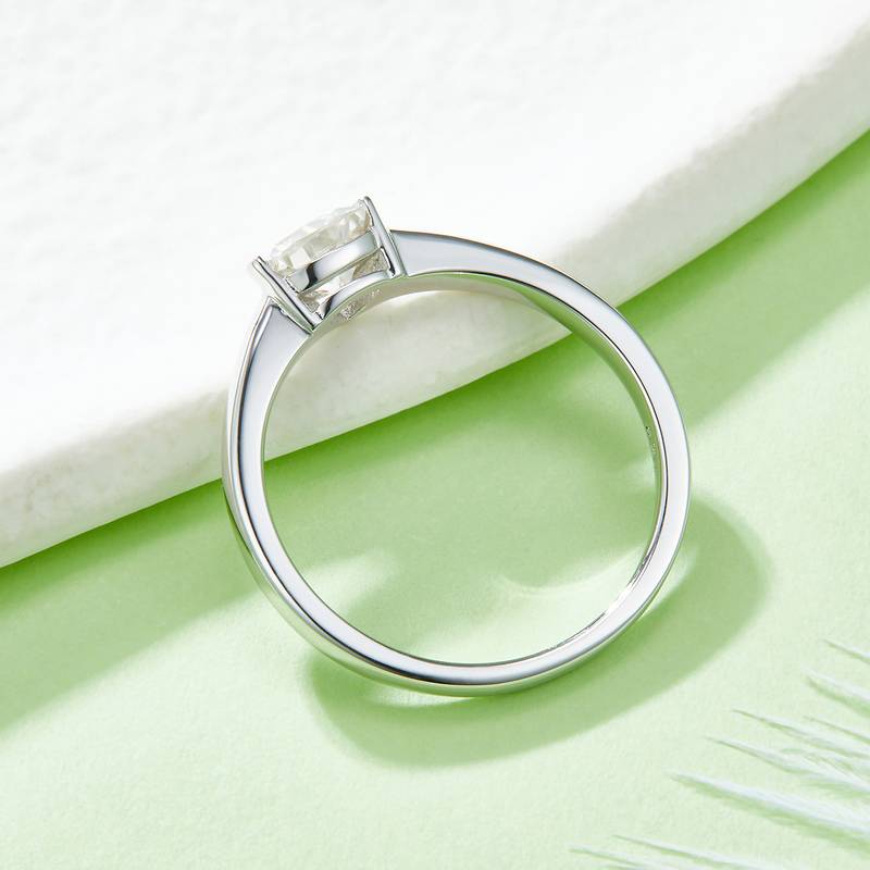 简约三角形S925银镀白金MoissaniteWomen's Ring0.5ctD级